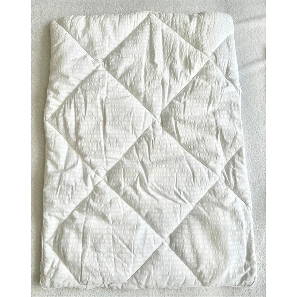 White Brooks Brothers quilted pillowcase 21 in X 28 inches